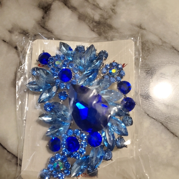 Blue Flower Pattern Brooch Studded with Rhinestones for Women - Picture 4 of 6